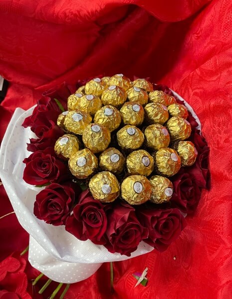 Bouquet Rose Rosse e Ferrero Rocher
