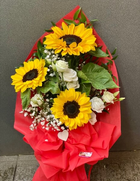 3 Girasoli e Lisianthus